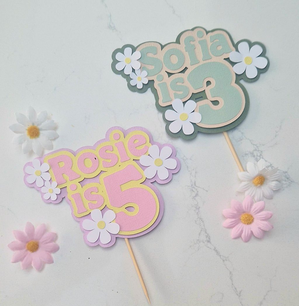 Personalised daisy cake topper - Kids birthday cake topper with name and age - Floral summer cake decoration